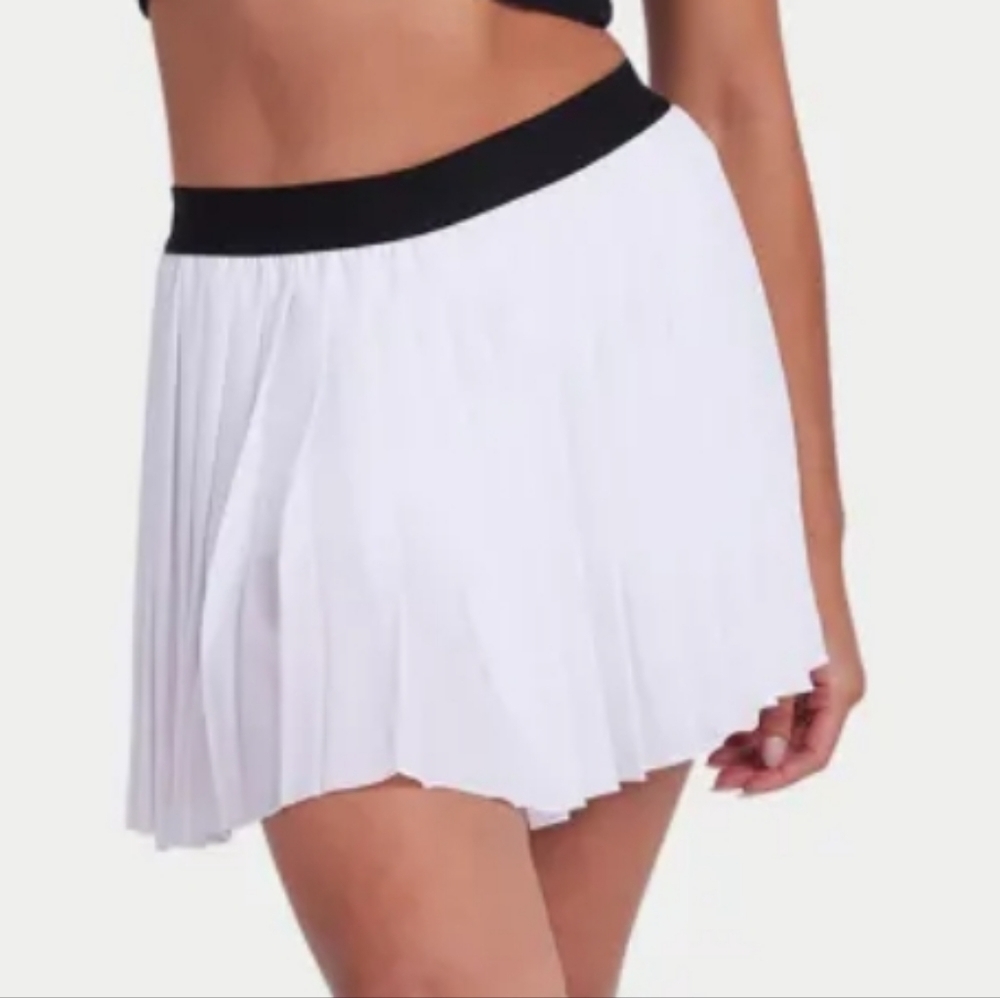 Slazenger Tech Pleated Skort in White with Black Waistband, Size XXL